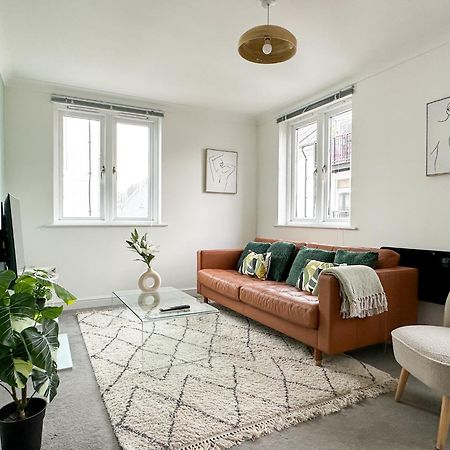 Luxury 2 Bedroom City Centre Apartment - Secure Parking - Amazing Location! Canterbury Exteriör bild