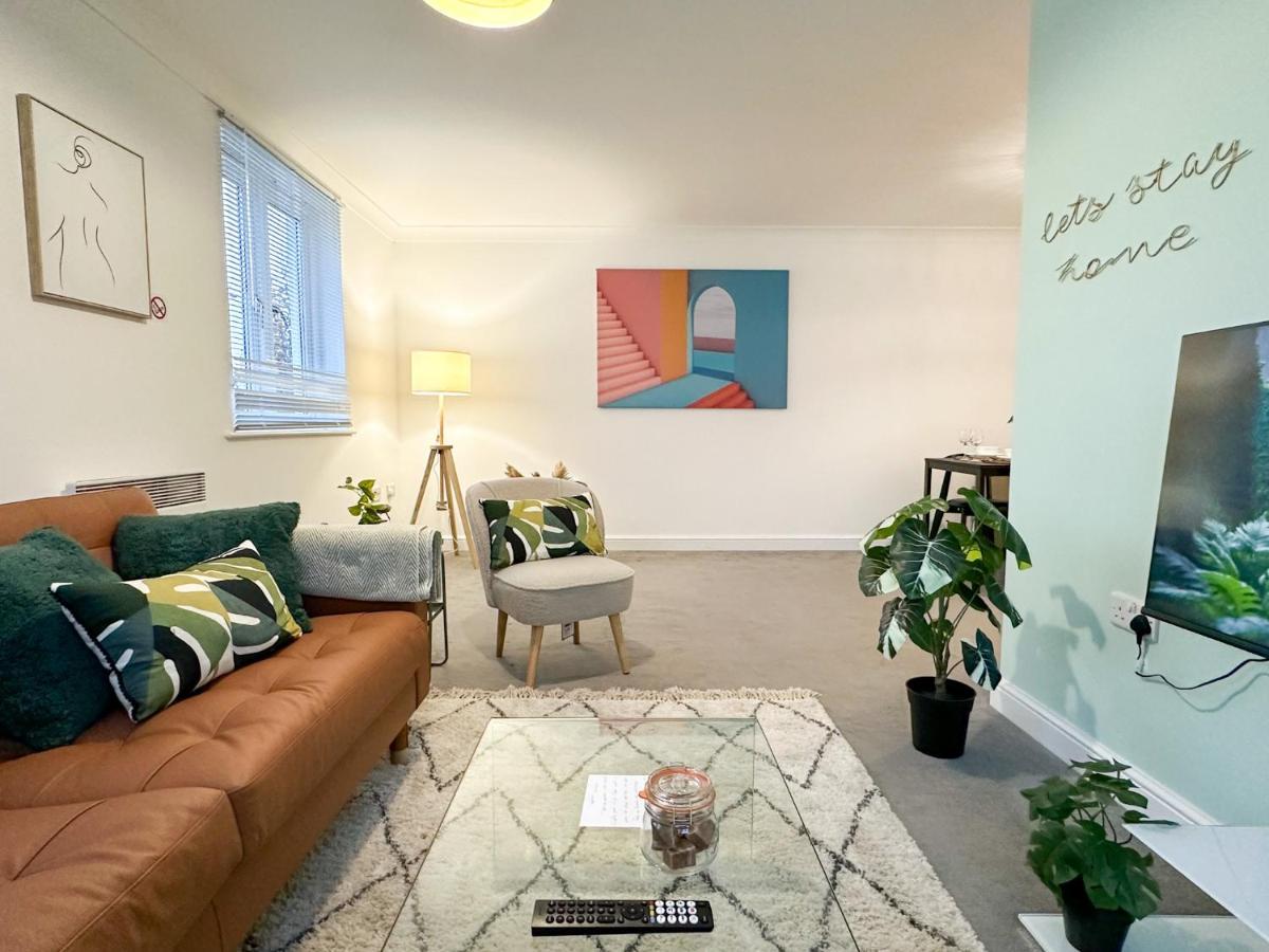 Luxury 2 Bedroom City Centre Apartment - Secure Parking - Amazing Location! Canterbury Exteriör bild