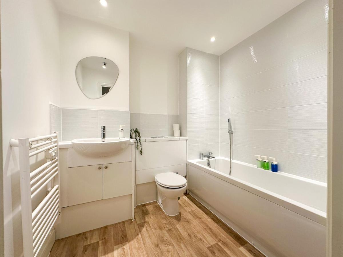 Luxury 2 Bedroom City Centre Apartment - Secure Parking - Amazing Location! Canterbury Exteriör bild