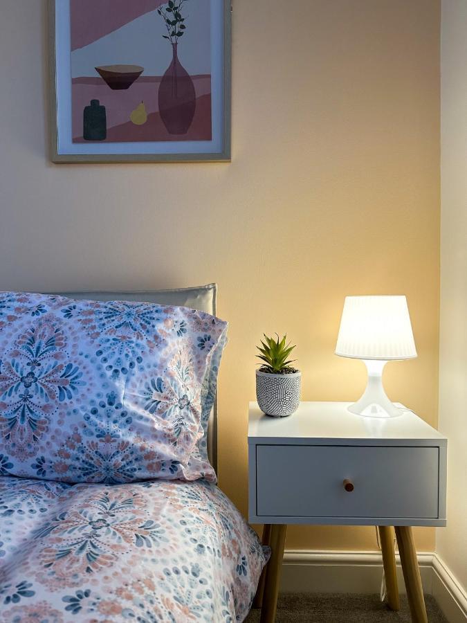 Luxury 2 Bedroom City Centre Apartment - Secure Parking - Amazing Location! Canterbury Exteriör bild