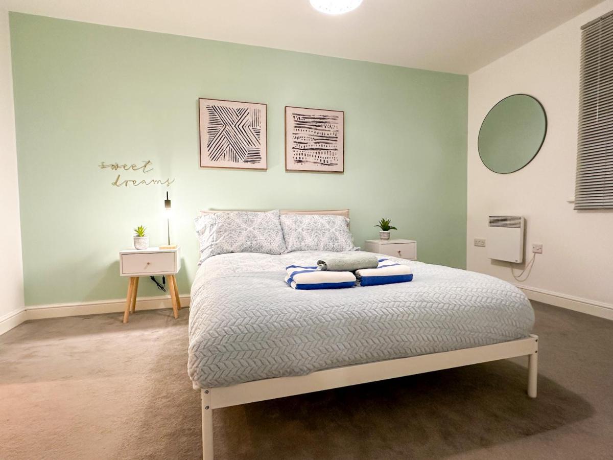 Luxury 2 Bedroom City Centre Apartment - Secure Parking - Amazing Location! Canterbury Exteriör bild