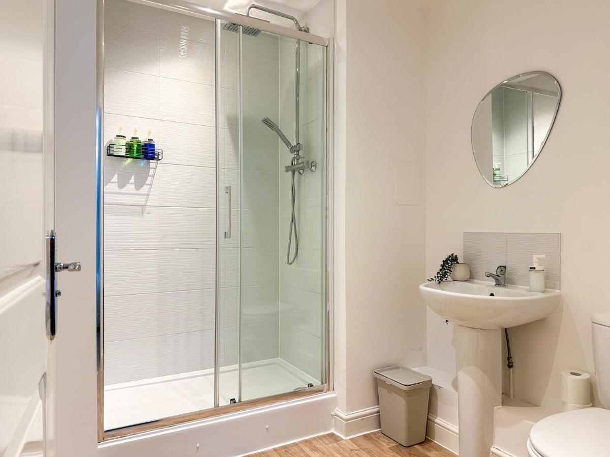Luxury 2 Bedroom City Centre Apartment - Secure Parking - Amazing Location! Canterbury Exteriör bild