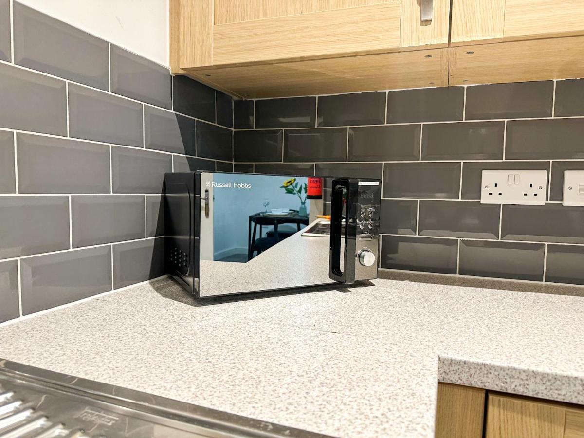Luxury 2 Bedroom City Centre Apartment - Secure Parking - Amazing Location! Canterbury Exteriör bild