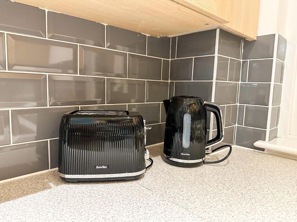 Luxury 2 Bedroom City Centre Apartment - Secure Parking - Amazing Location! Canterbury Exteriör bild