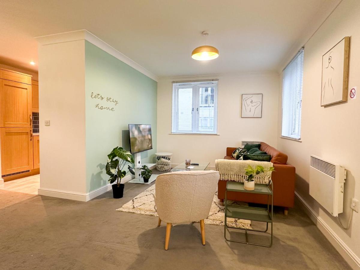 Luxury 2 Bedroom City Centre Apartment - Secure Parking - Amazing Location! Canterbury Exteriör bild
