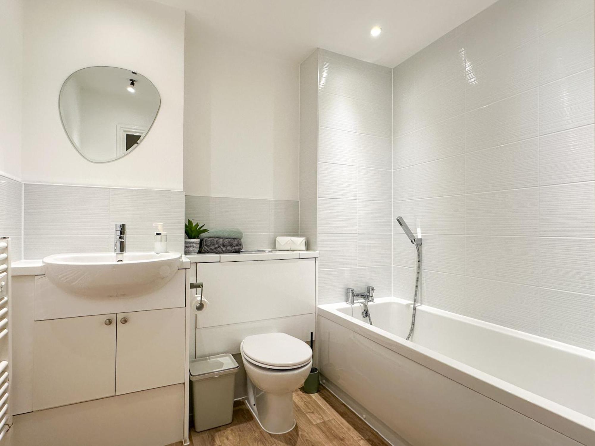 Luxury 2 Bedroom City Centre Apartment - Secure Parking - Amazing Location! Canterbury Exteriör bild