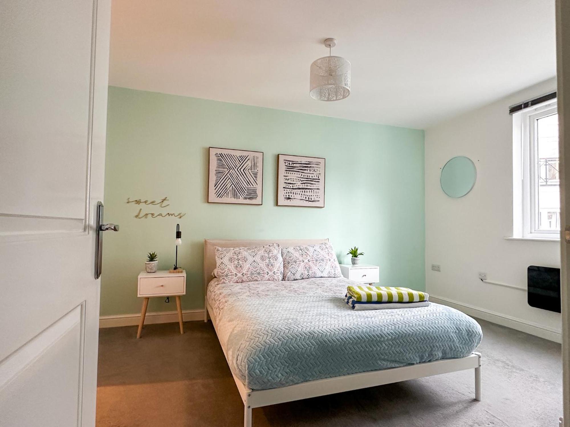 Luxury 2 Bedroom City Centre Apartment - Secure Parking - Amazing Location! Canterbury Exteriör bild
