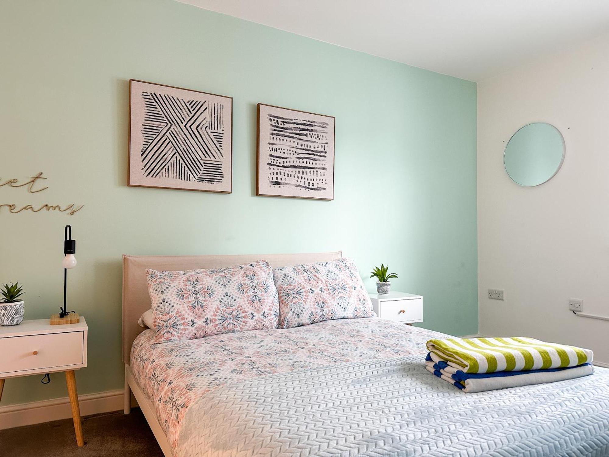 Luxury 2 Bedroom City Centre Apartment - Secure Parking - Amazing Location! Canterbury Exteriör bild